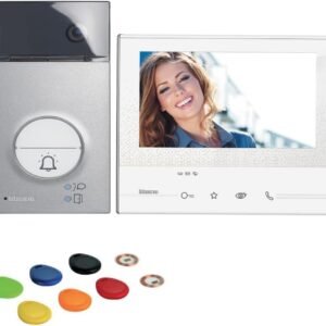 Kit Videoportero superficie2 hilos Bticino Linea 3000 con monitor CLASSE300X13E 363911 [Clase de eficiencia energética A]