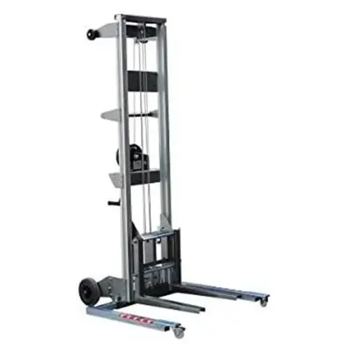 CARRETILLA ELEVADORA MANUAL DE ALUMINIO. Altura máxima: 3.67 metros y Carga máxima elevable 160 kilos.